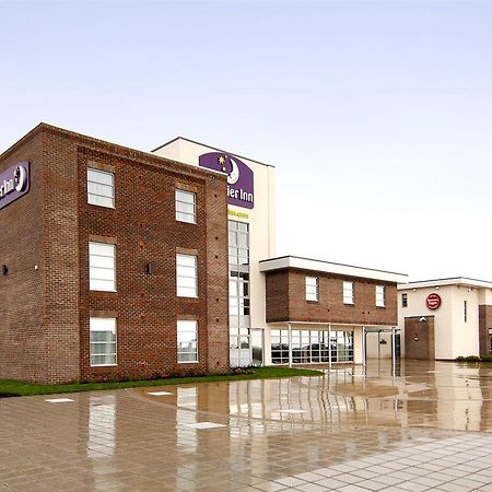 Premier Inn Barry Island Экстерьер фото