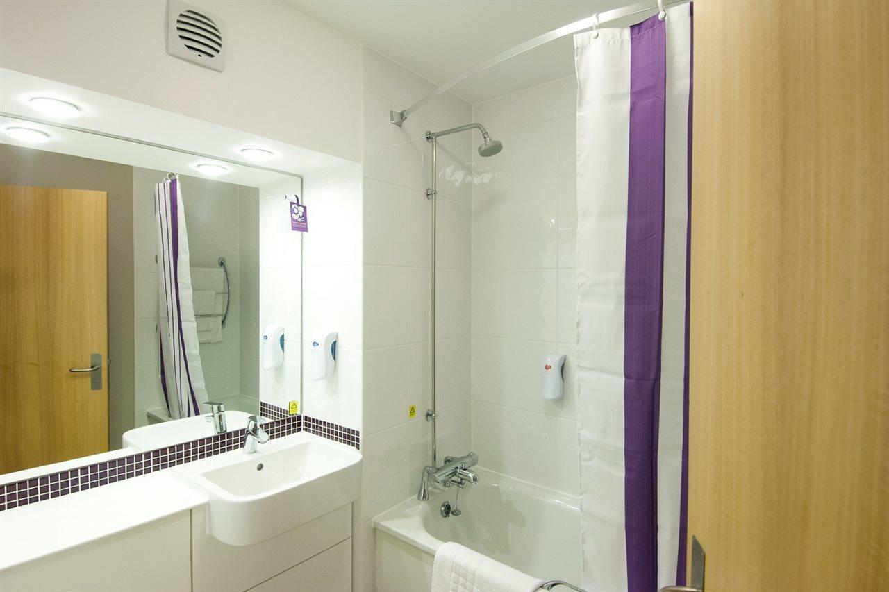 Premier Inn Barry Island Экстерьер фото