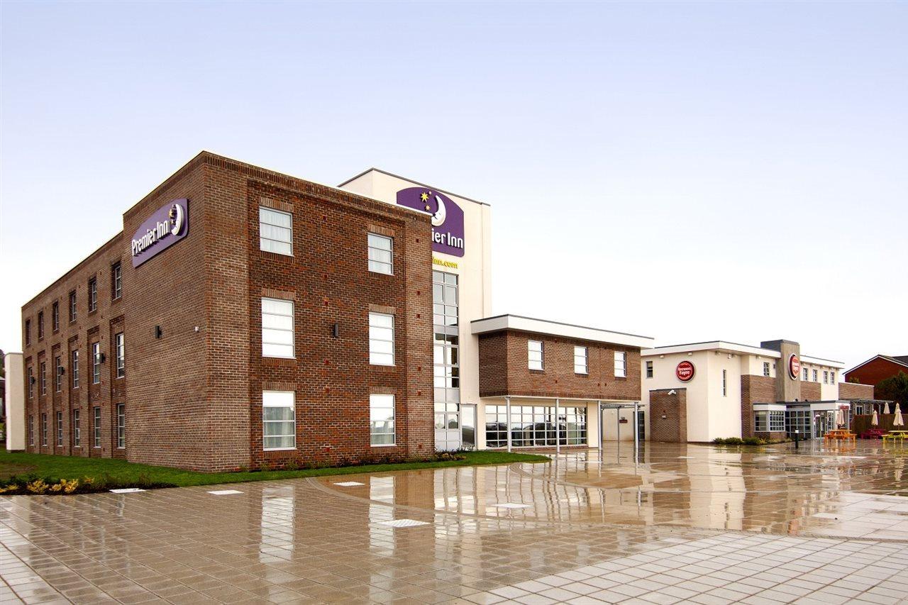 Premier Inn Barry Island Экстерьер фото