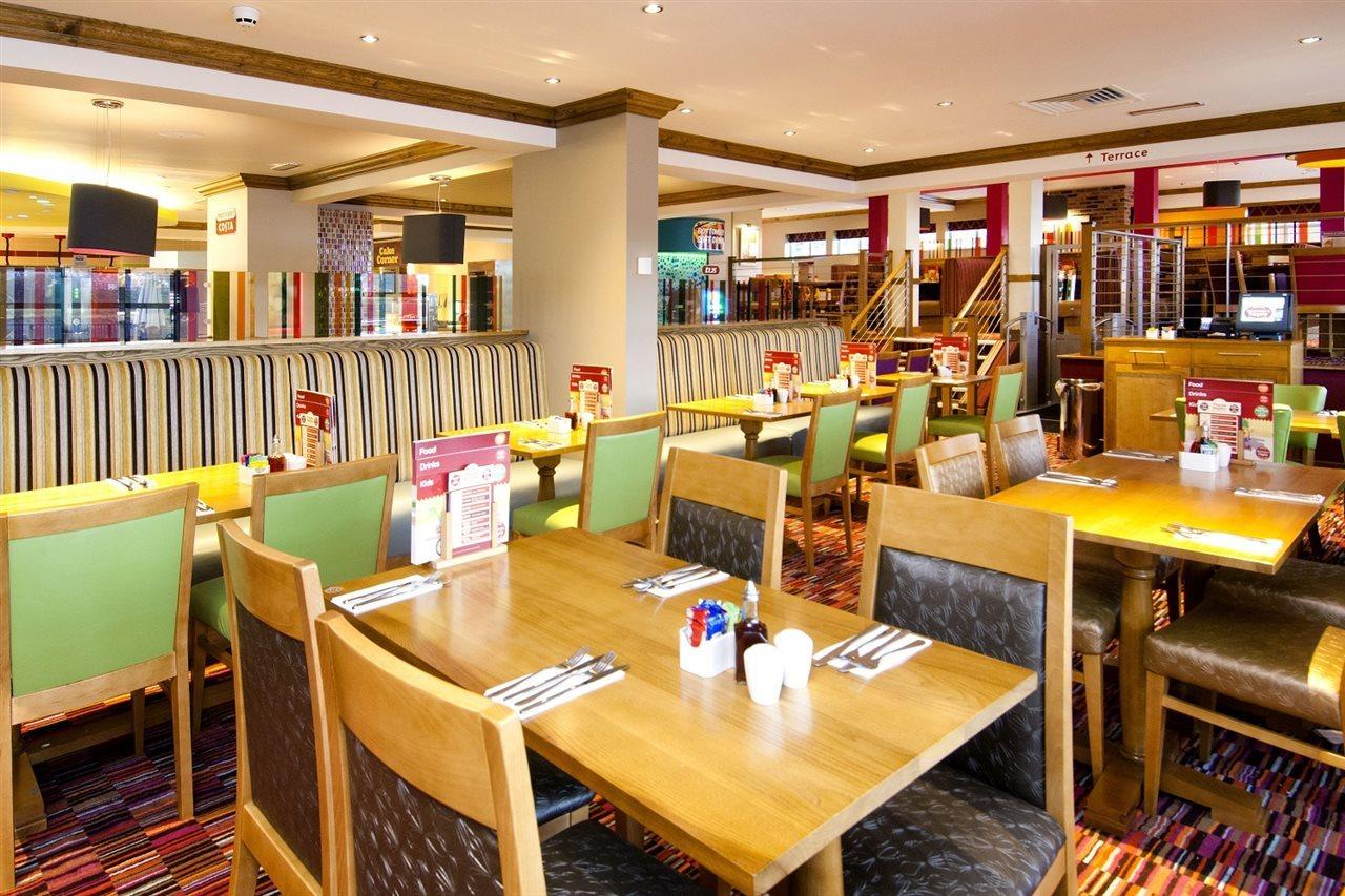Premier Inn Barry Island Экстерьер фото