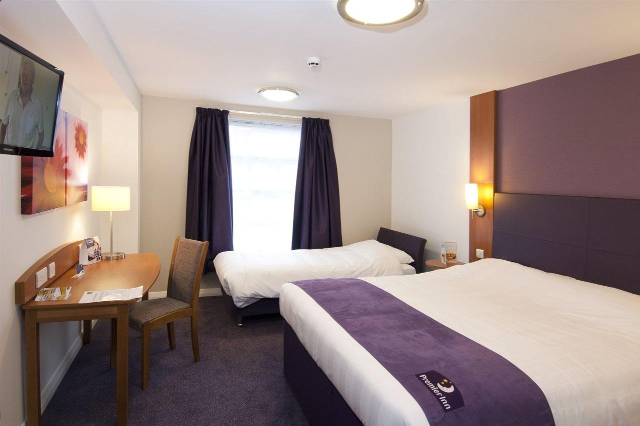 Premier Inn Barry Island Экстерьер фото
