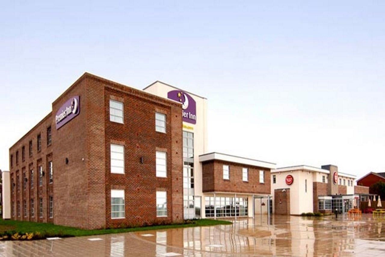 Premier Inn Barry Island Экстерьер фото