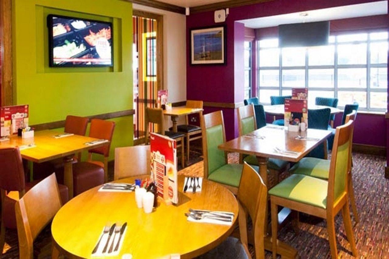 Premier Inn Barry Island Экстерьер фото