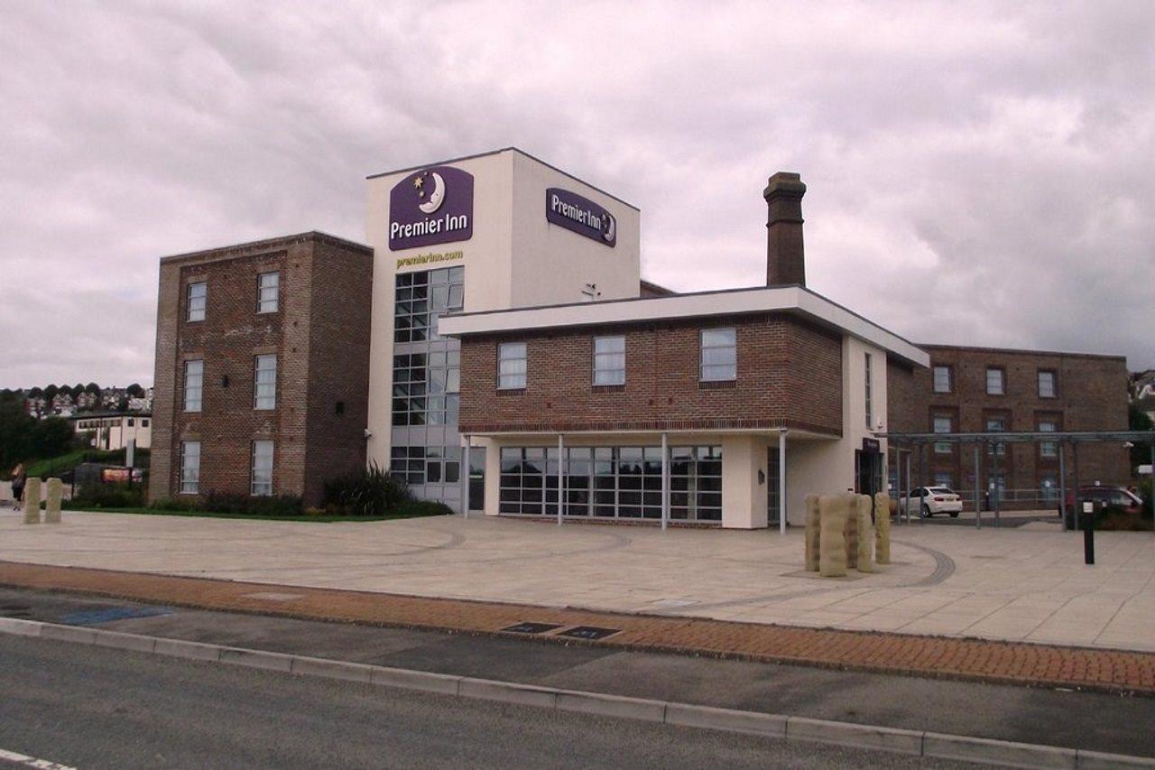 Premier Inn Barry Island Экстерьер фото