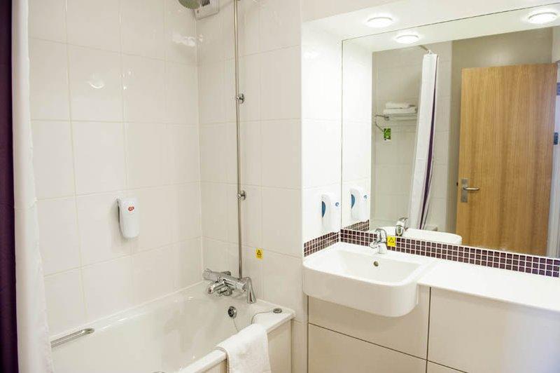 Premier Inn Barry Island Экстерьер фото