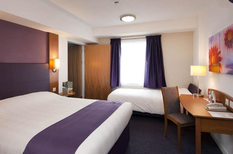 Premier Inn Barry Island Экстерьер фото